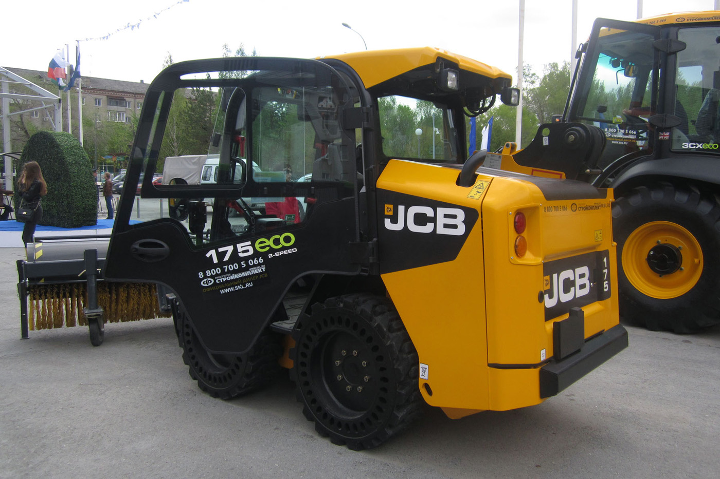 Минипогрузчик JCB ROBOT 175 - аренда в Москве и Московской области