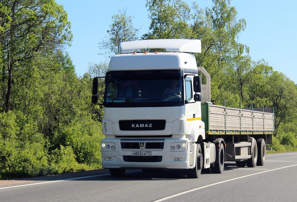 Аренда длинномера Kamaz 13.6 м в Москве и Московской области